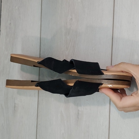 Torrid Women Comfort Suede Straps Sandals Flats Flip flop shoes sz 11W Wide - Picture 4 of 9